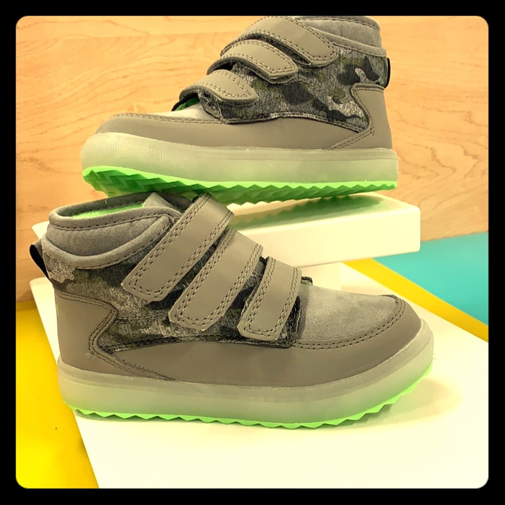 ‼️SOLD‼️Oshkosh b’gosh toddlers light up boots